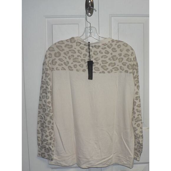 Gibsonlook Colorblock Cozy Semi-Sheer Pullover in Oatmeal Animal Medium MSRP $58 - Picture 4 of 6